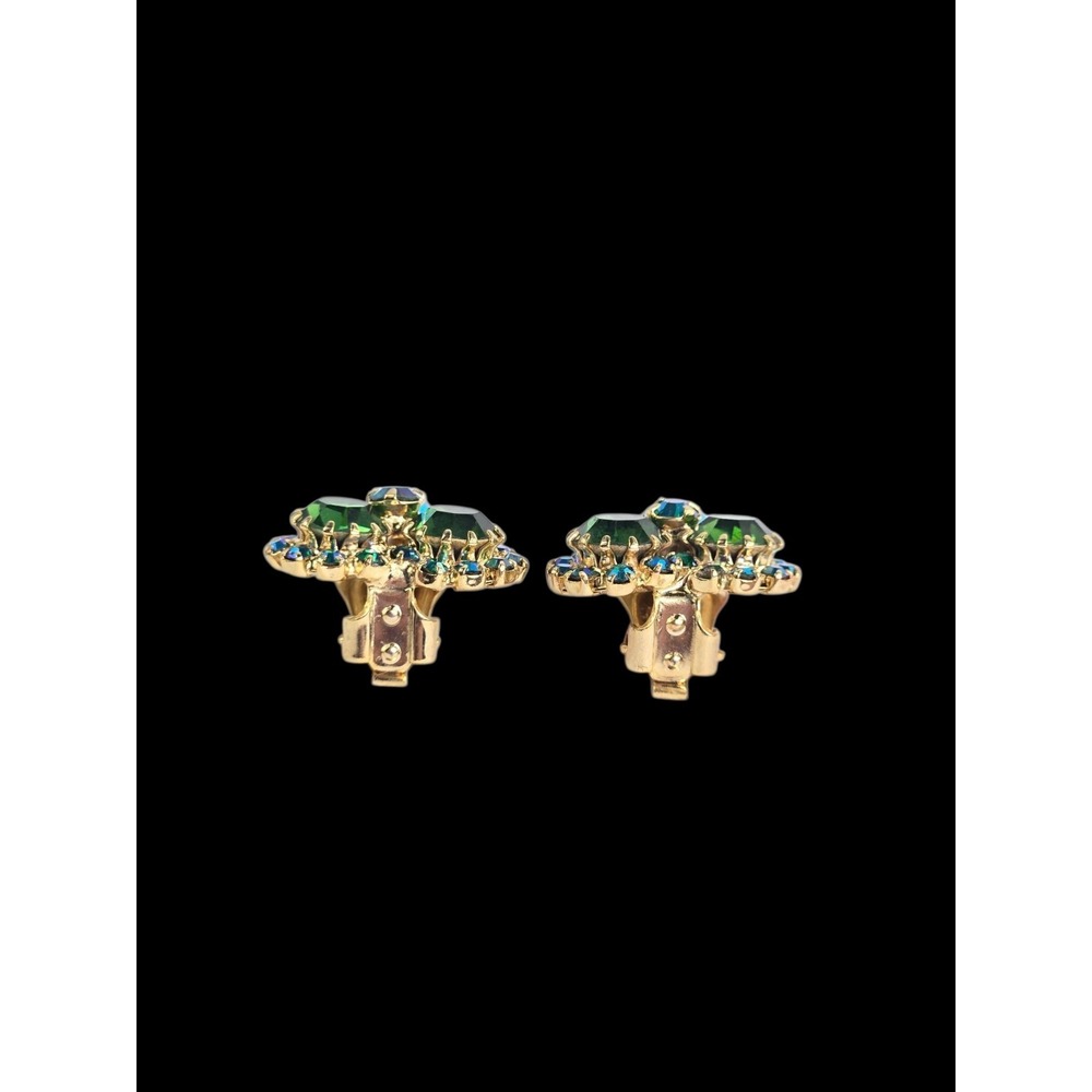 Vintage Kramer Emerald Green Blue AB Rinestone Gold Tone Cluster‎ Clip Earrings - Picture 9 of 11